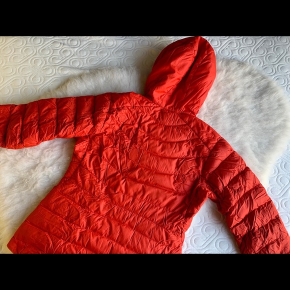Women’s Small Red/Orange Arcteryx Cerium LT Hoody - Picture 5 of 5